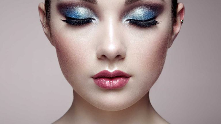 Blaues Augen-Make-up. Wie schminken Sie sich modisch?