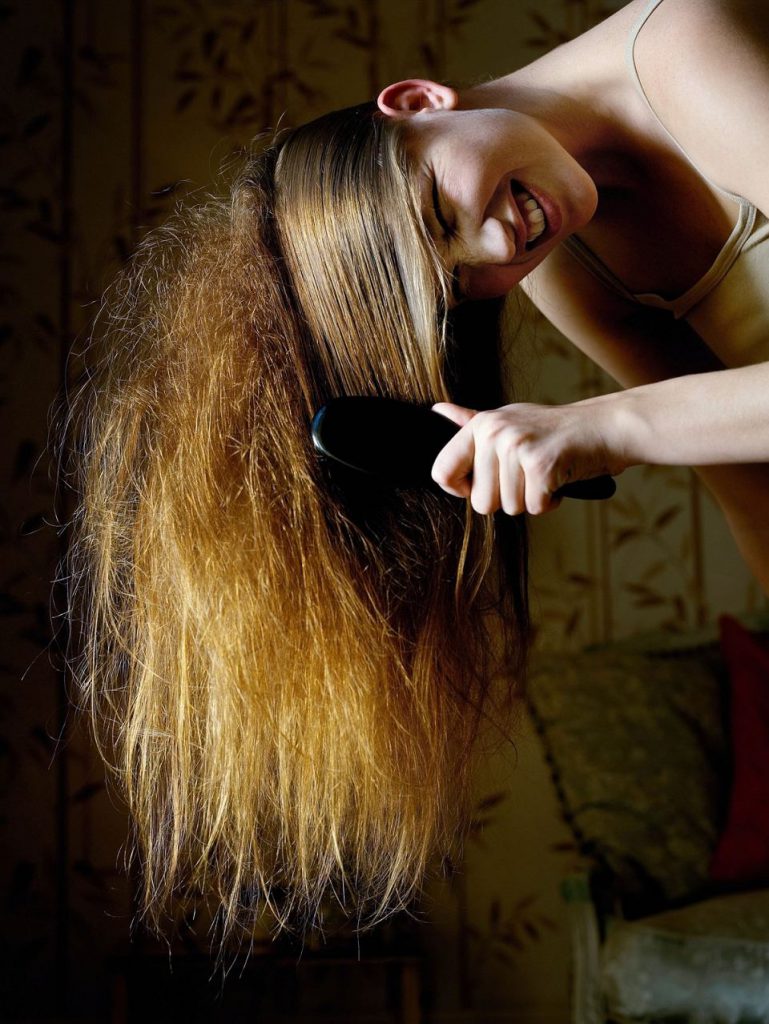 Pflege der strapazierten Haare. Hausmittel, die kaputte Haare reparieren