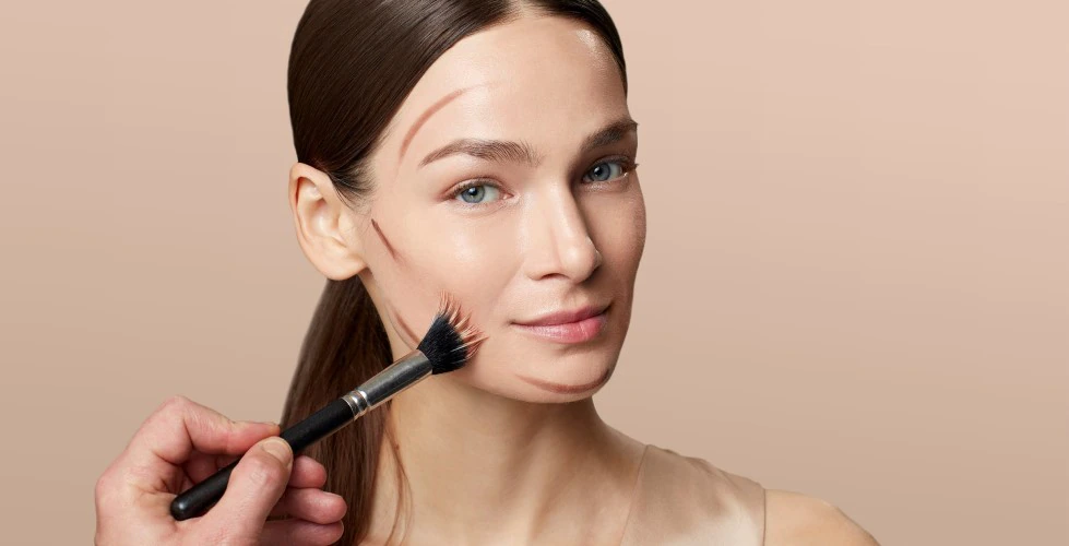 Gesicht mit Make-up schlank machen – Tipps und Tricks