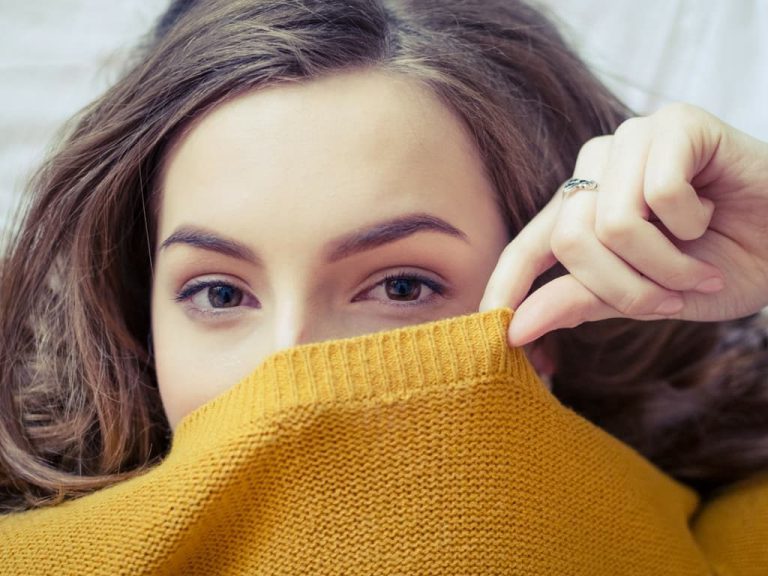 Kosmetik-Akne: Symptome, Ursachen und Behandlung