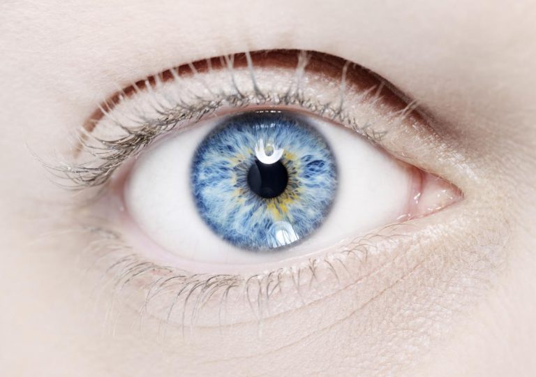 Können die Wimpern grau werden? Graue Wimpern – Ursachen, Vorbeugung